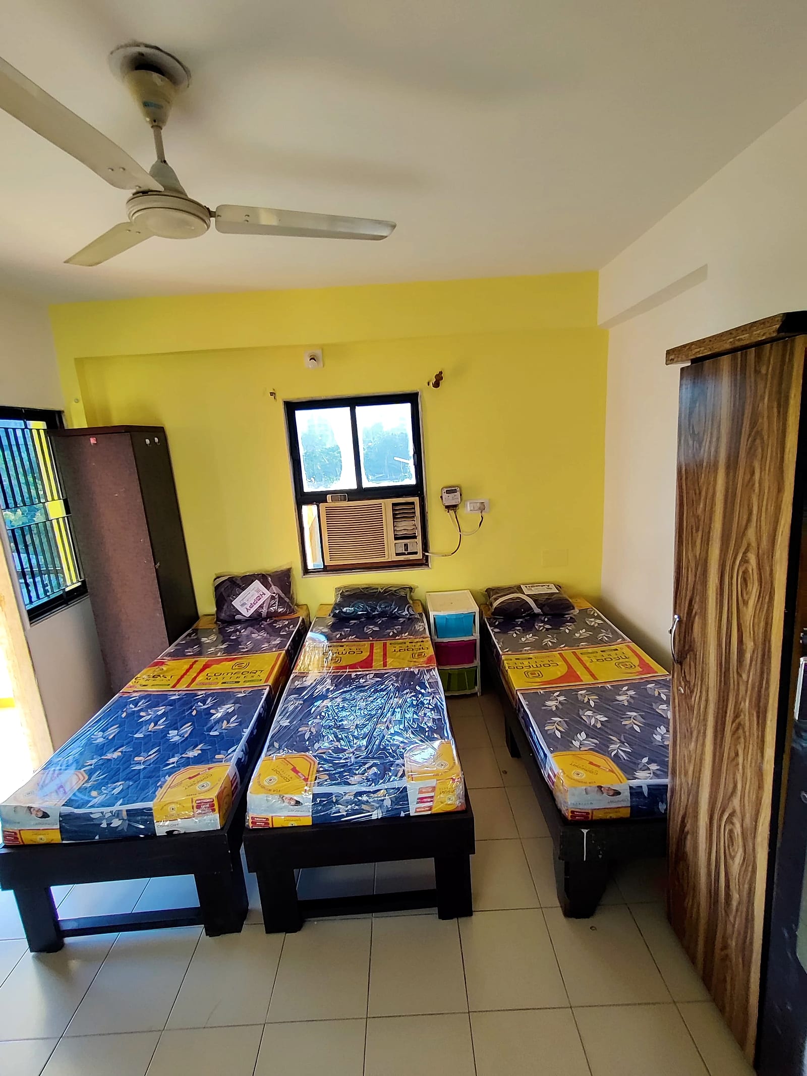 AC room with curtains, Satellite