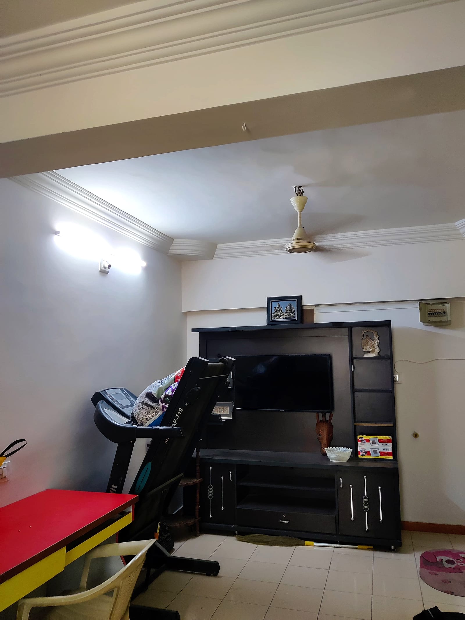Kitchen area, Satellite