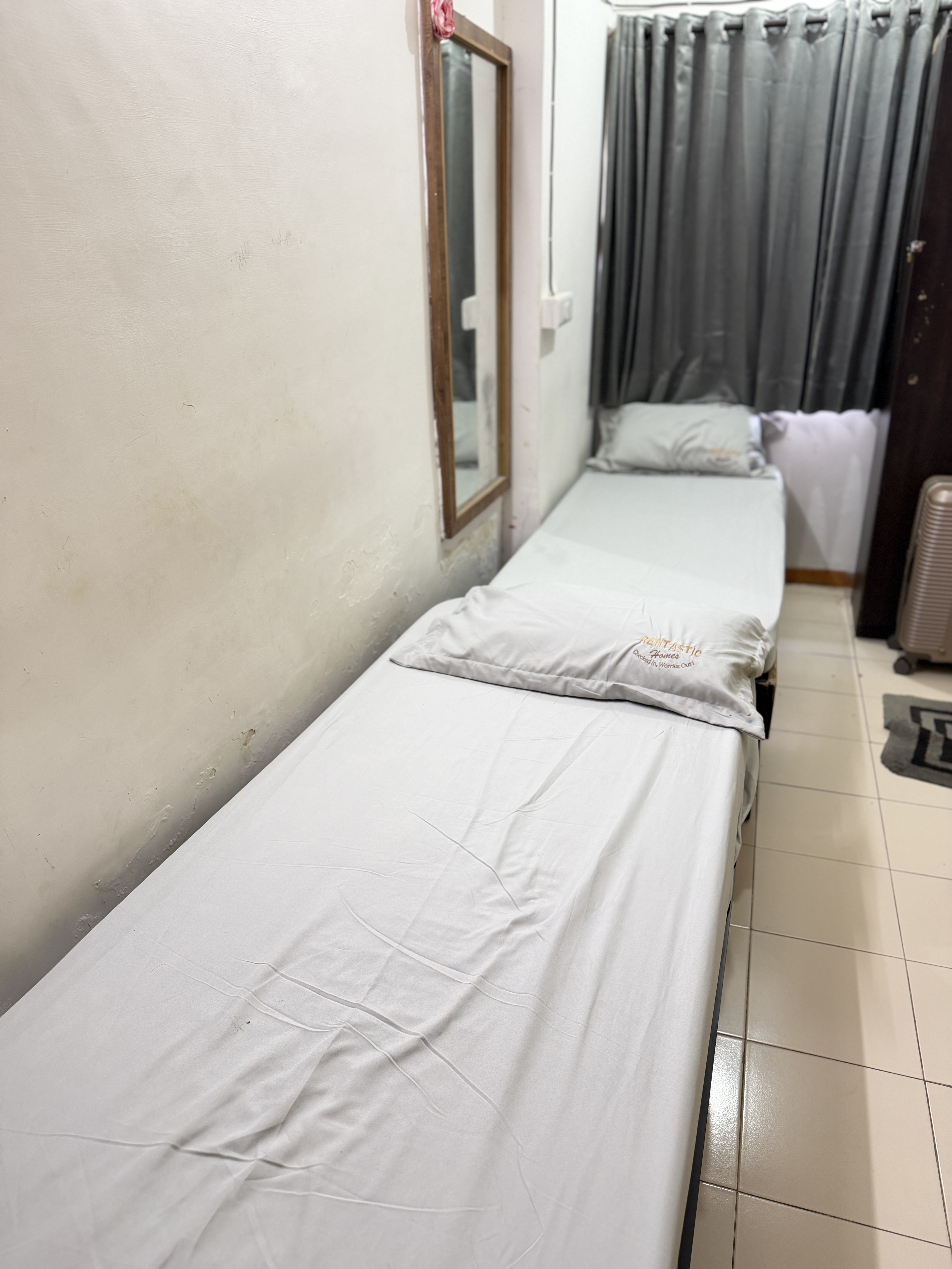 4-sharing room, Satellite Girls PG